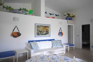 TV - Holiday home with air conditioning, garden and terrace (Lignano Sabbiadoro)