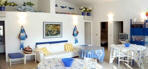 TV - Holiday home with air conditioning, garden and terrace (Lignano Sabbiadoro)