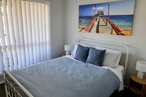 4 bedrooms, desk, iron/ironing board, WiFi