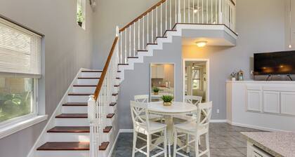 < 1 Mi to St Johns River: Serene Family Home!