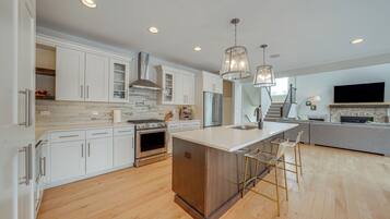 House (3 Bedrooms) | Interior