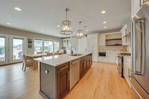 House (3 Bedrooms) | Interior - Bring the Family! Suburban Gem in Plainfield (Plainfield)