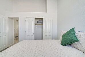 Interior - Pool & Outdoor Space: Sunny El Paso Retreat! (El Paso)