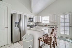 Interior - Pool & Outdoor Space: Sunny El Paso Retreat! (El Paso)