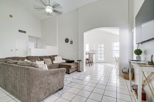 Pool & Outdoor Space: Sunny El Paso Retreat!