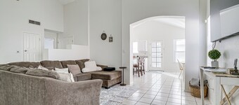 Pool & Outdoor Space: Sunny El Paso Retreat!