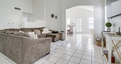 Pool & Outdoor Space: Sunny El Paso Retreat!