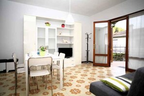 TV - Holiday flat with air conditioning and balcony (Lignano)