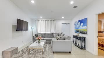 Apartment (3 Bedrooms) | Front of property