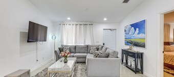 Walk to The Big Easy Casino: Cozy Apt Near Beaches