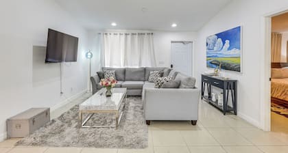Walk to The Big Easy Casino: Cozy Apt Near Beaches