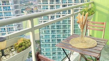 Basic Apartment, Balcony, City View | Outdoor dining