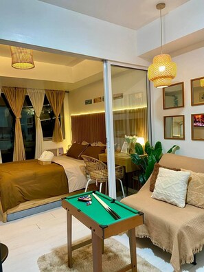 Basic Apartment, Balcony, City View | Desk, laptop workspace, free WiFi - Azure Residences Bahamas (Parañaque)