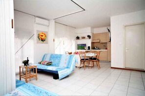 TV - Holiday apartment with air conditioning (Lignano)