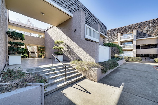 Apartment (1 Bedroom) | Interior - 1 Mi to Stanford! Walkable Silicon Valley Condo (Menlo Park)