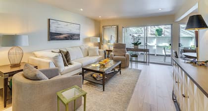 1 Mi to Stanford! Walkable Silicon Valley Condo