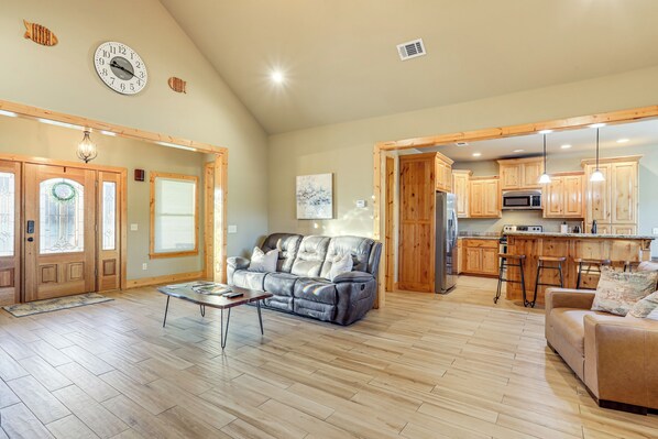 House (3 Bedrooms) | Interior