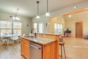 House (3 Bedrooms) | Interior