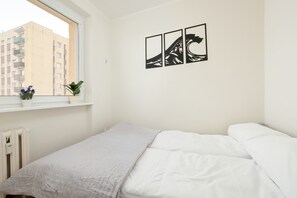 1 habitación, tabla de planchar con plancha, cuna de viaje y wifi 
