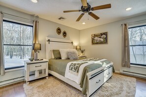 House (3 Bedrooms) | Interior - Newly Renovated! Peaceful Saylorsburg Home (Saylorsburg)