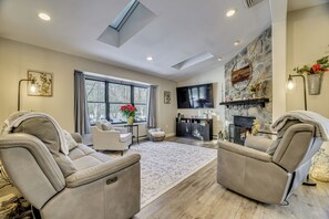 House (3 Bedrooms) | Interior - Newly Renovated! Peaceful Saylorsburg Home (Saylorsburg)