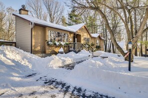 House (3 Bedrooms) | Interior - Newly Renovated! Peaceful Saylorsburg Home (Saylorsburg)