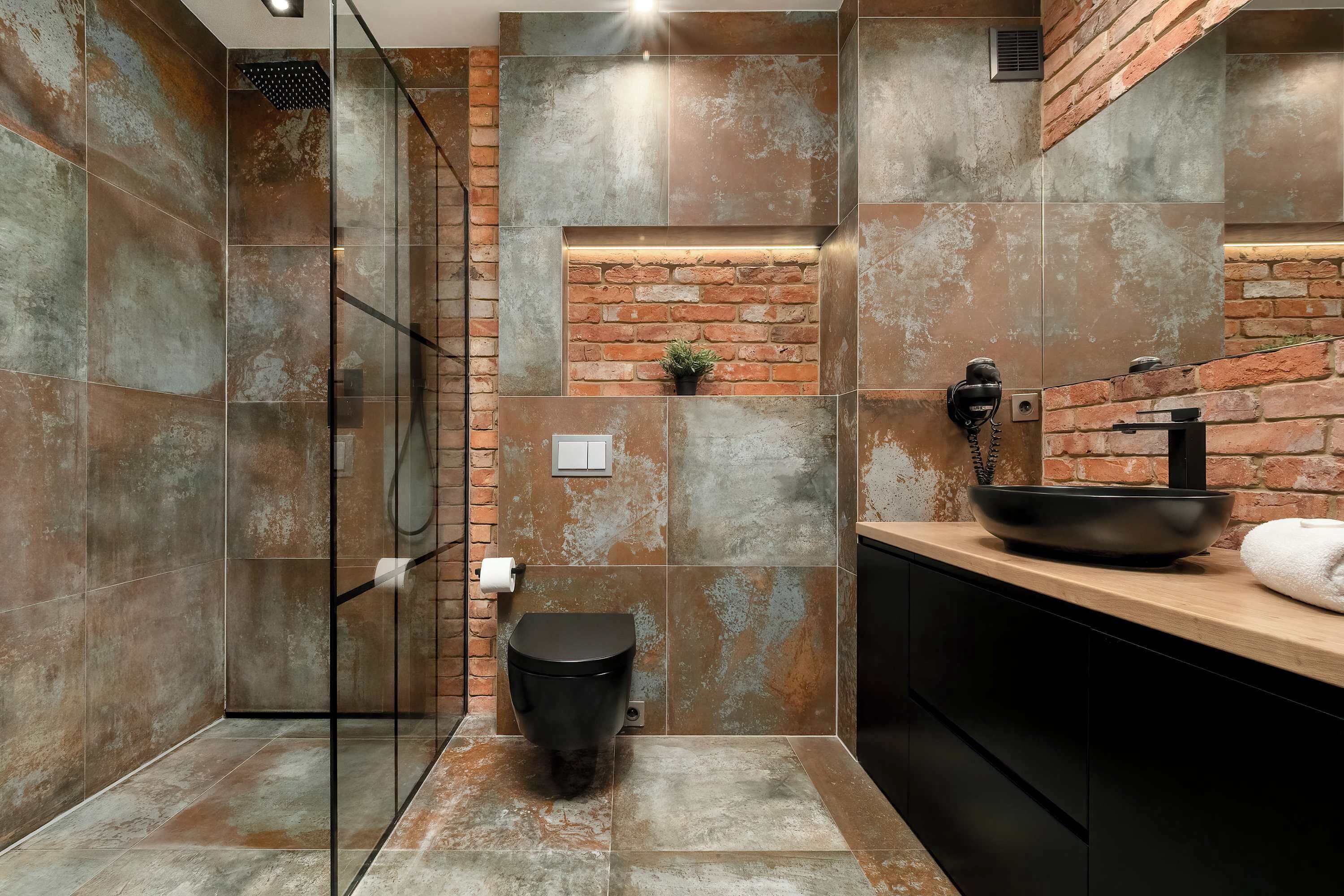 Dusche, Haartrockner, Handtücher, Shampoo