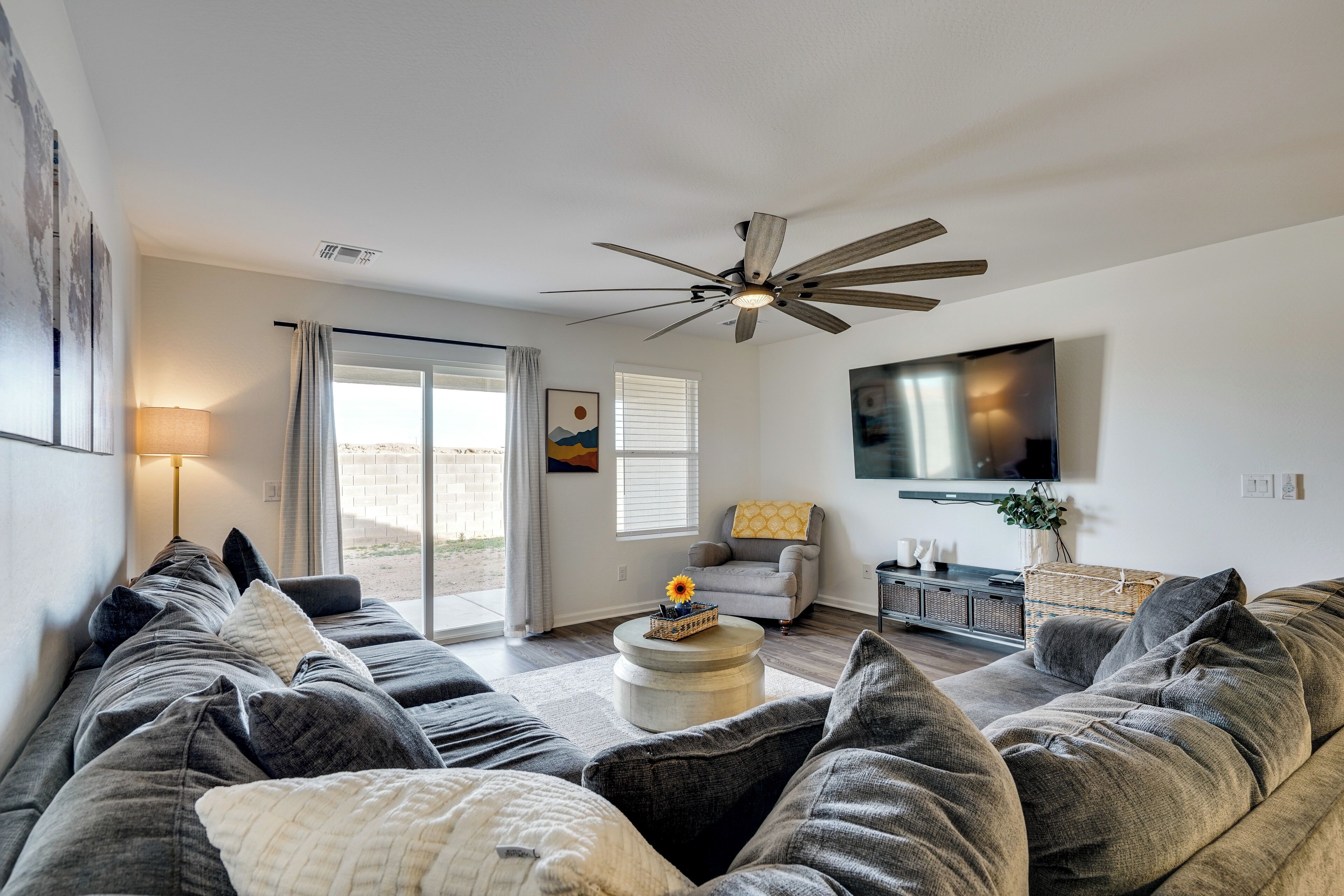 House (4 Bedrooms) | Front of property