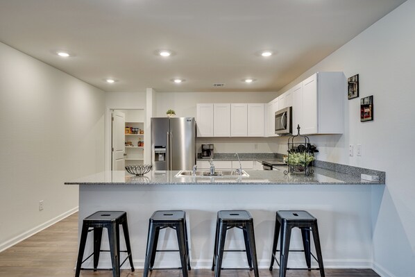 House (4 Bedrooms) | Interior