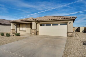 House (4 Bedrooms) | Interior - 3 Mi to Casa Grande Ruins: Family Home in Coolidge (Coolidge)