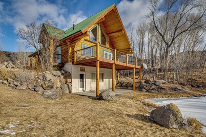 Deck & Pond Views! 2-acre, Woodsy Rocky Mtn Haven