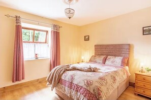 2 chambres, fer et planche à repasser, lit parapluie, Wi-Fi gratuit