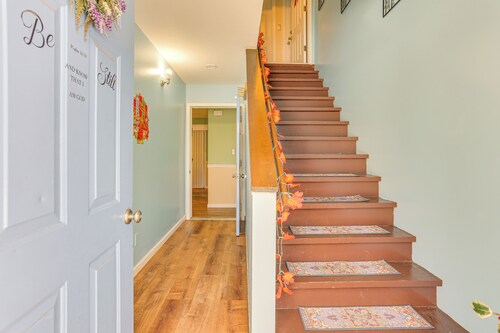 Pet Friendly & WFH Ready! Quiet Hudson Valley Apt