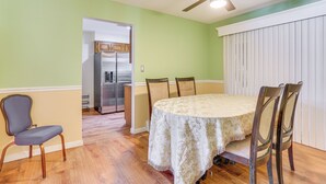 A dining area with a round table, chairs, and a ceiling fan. - Pet Friendly & WFH Ready! Quiet Hudson Valley Apt (Newburgh)