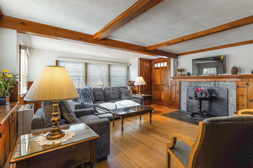 Family Home Near Roosevelt Forest & Historic Sites - Seymour, CT