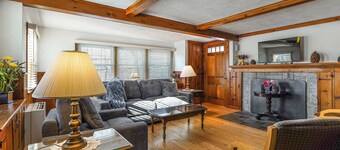 Stratford Family Home Near Forest & Historic Sites