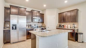 House (4 Bedrooms) | Interior