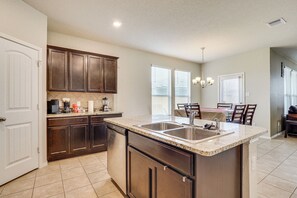 Interior - Family Friendly! 2-story Home Near Georgetown Sq (Jarrell)