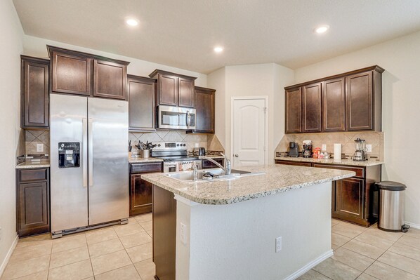 Interior - Family Friendly! 2-story Home Near Georgetown Sq (Jarrell)