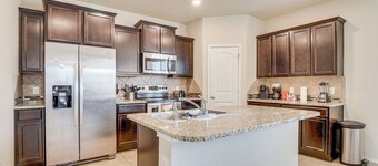 Family Friendly! 2-story Home Near Georgetown Sq