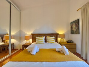 5 bedrooms, bed sheets - Vilamoura Stylish Villa by Homing (Loulé)