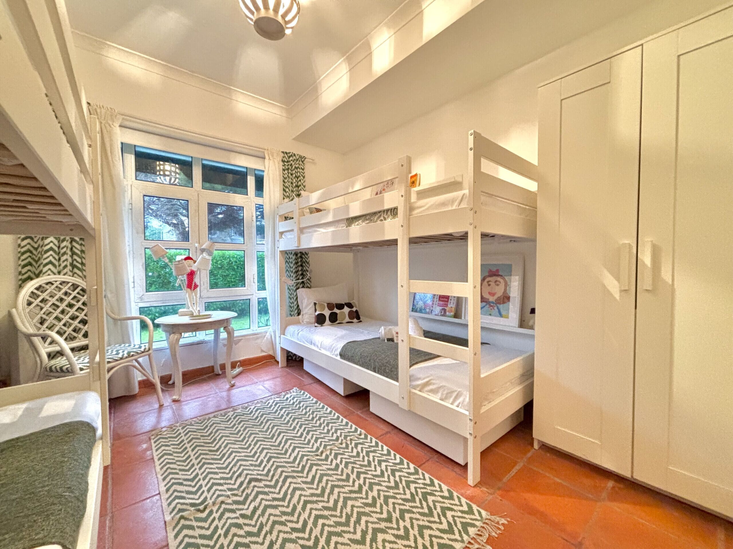 5 bedrooms, bed sheets