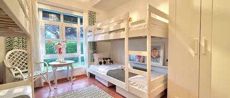 5 bedrooms, bed sheets