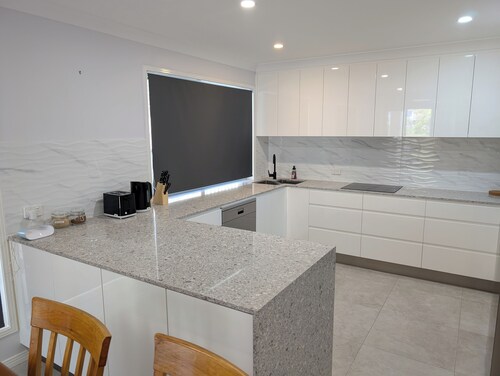 Family-Sized 4-Bedroom Retreat in Arundel – Near Theme Parks, Beaches & More!