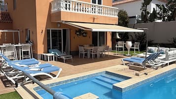 Piscine extérieure, piscine chauffée