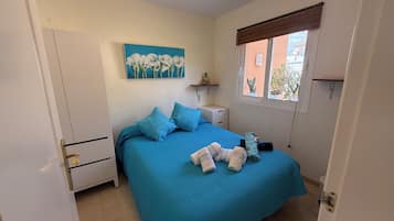 5 chambres, fer et planche à repasser, Wi-Fi, draps fournis