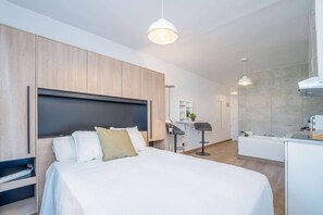 Silitysrauta/-lauta, Wi-Fi, vuodevaatteet