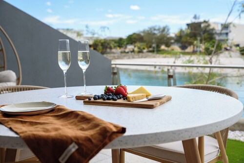 Beachfront location/sauna/luxury/family friendly/ close to Fremantle