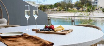 Beachfront location/sauna/luxury/family friendly/ close to Fremantle