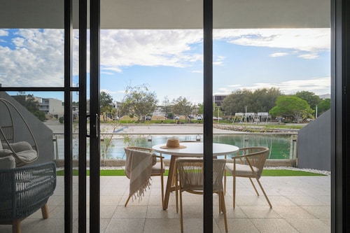 Beachfront location/sauna/luxury/family friendly/ close to Fremantle